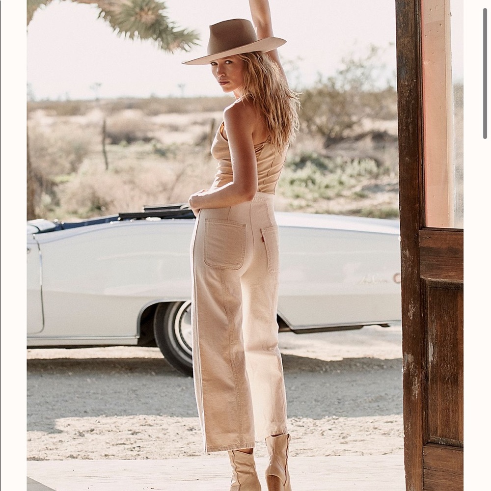 NWT Levi’s wellthread ribcage wide leg cropped